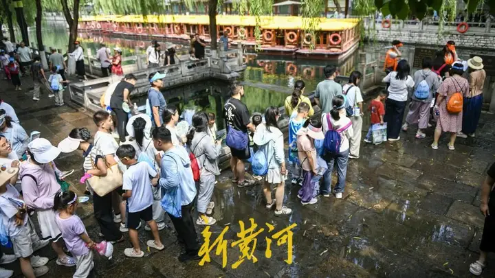 2026济南国际泉水节重头戏开赛 千余市民持游泉护照打卡30处名泉解锁文化体验