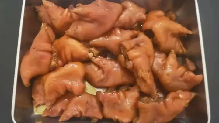 这道黑醋猪脚姜凭啥火遍大街小巷？特色做法搭配批量预制技巧，软糯入味大酸大甜太对味