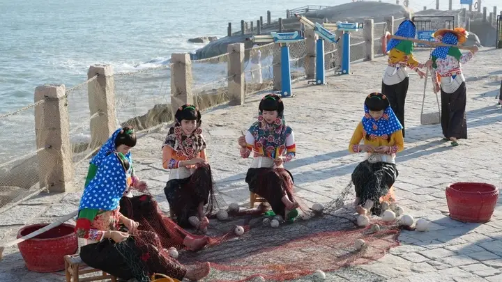 （活力中国调研行）福建泉州惠女风情园影雕吸睛