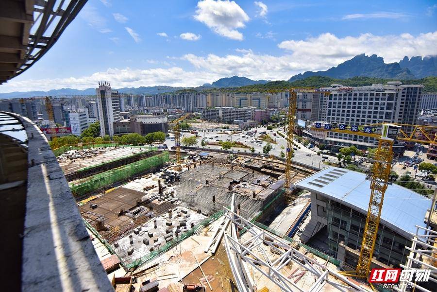 天门山下，一座综合体正在改写张家界的“初见”