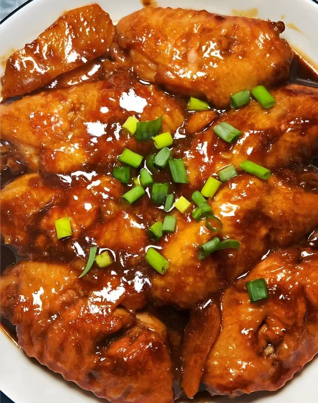 酱香浓郁超下饭！零失败家常红烧鸡翅，外焦里嫩连汤汁都不剩