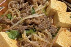 一碗热汤的治愈力：家常麻辣豆芽豆腐牛肉汤的烟火哲学