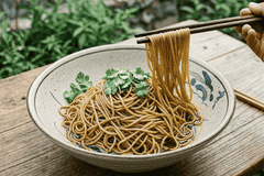 凉面怎么拌才不坨？过冷水只是第一步，熟油才是爽滑关键