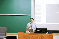 复旦学子出题,考问AI,也考问人