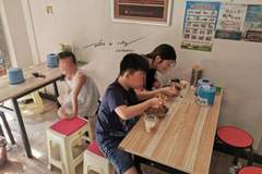 外地游客到河南信阳旅游,最大的困惑:为什么河南人也吃热干面?