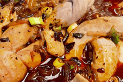 一碗肥肠粉的诞生:骨汤裹着卤香红油,赣西地道风味直接驱散困倦