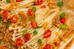 蒜蓉粉丝蒸金针菇,鲜掉眉毛的家常蒸菜