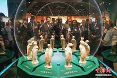 外国驻港领事与商会代表在港参观隋唐文明展
