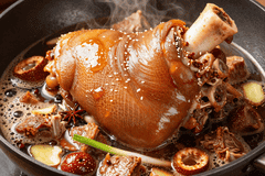 五小时大火烧制出的红肘子 软烂脱骨鲜香醇厚解锁硬核烹饪秘籍