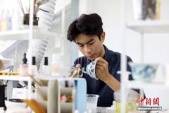 四川成都：年轻人青睐“文物修复体验”