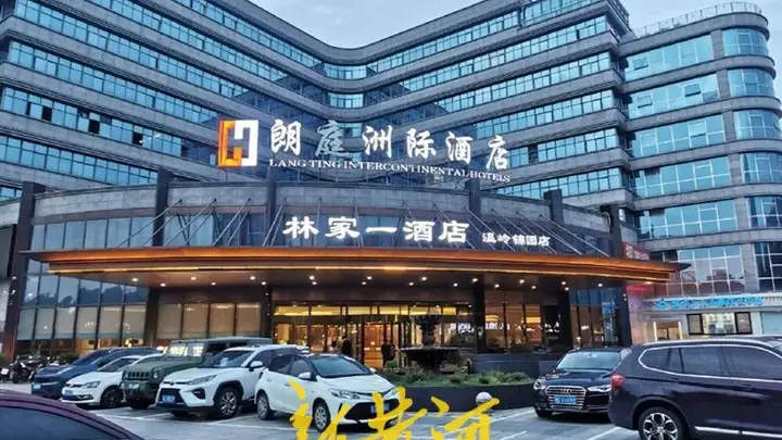 浙江一派出所被曝集体去KTV招异性陪侍，被纪委抓现行，爆料者：事发两年未通报，仅内部轻微处分
