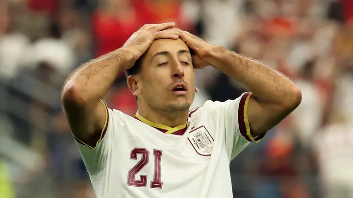 世界杯-奥亚萨瓦尔失单刀C罗钩射被扑 葡西半场暂0-0