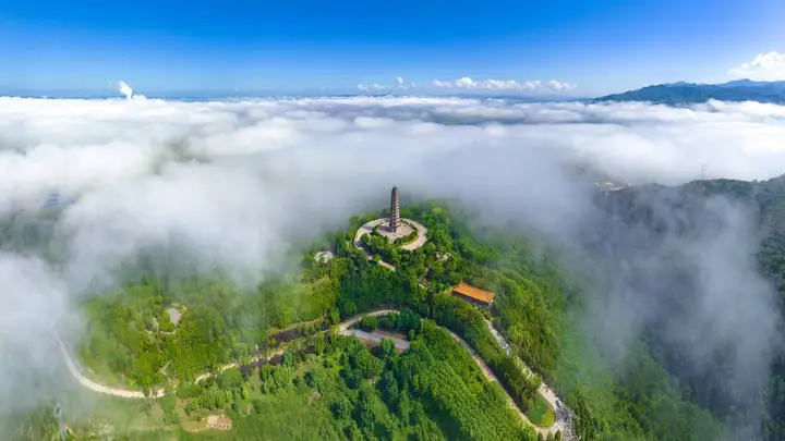 山西左权:文峰塔隐现云海,水墨画卷漫卷鳌峰