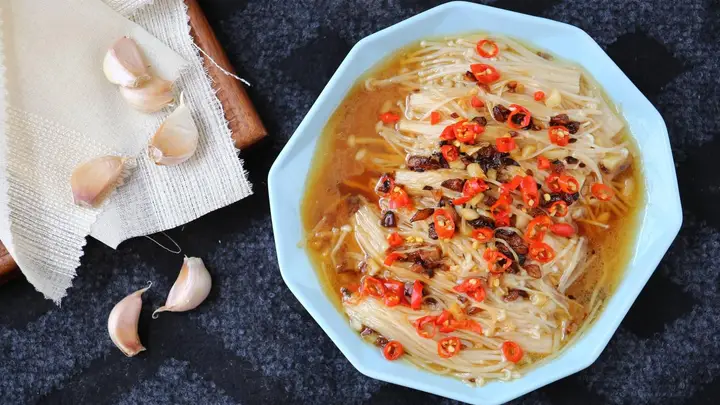 鸡汁蒜蓉金针菇:清鲜快手家常菜