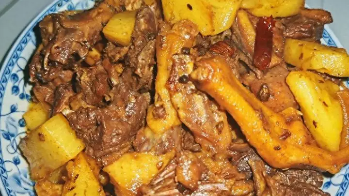 夏季消暑三道菜鸭肉菠萝肚皮鱼