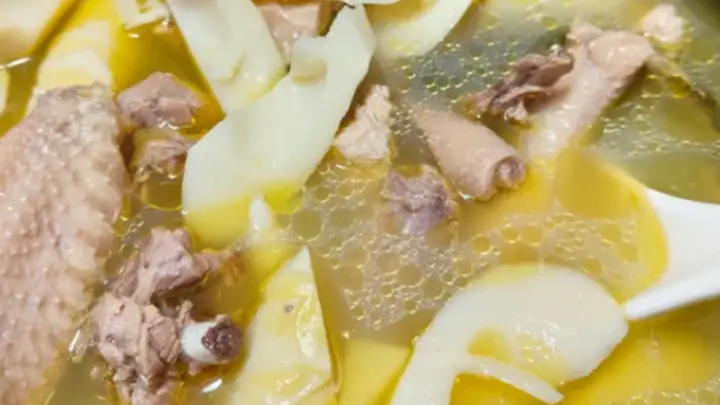 傣族甜笋煮鸡:竹笋清甜鸡鲜的滇南山野之味