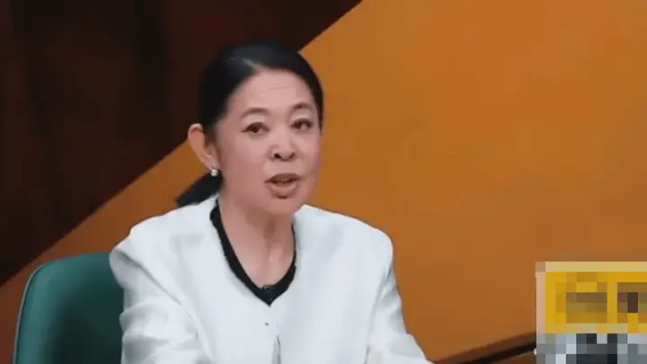 房主任“愧疚式”教育惹争议!倪萍为其发声:她养你们值得被尊重