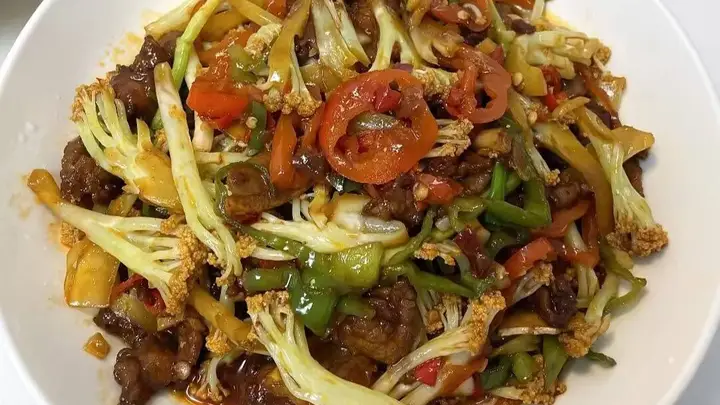 干锅花菜:脆嫩入味的下饭王者,三步炒出饭店级镬气