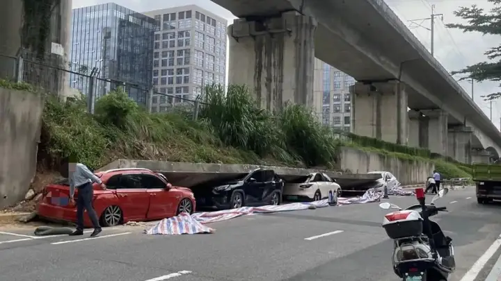 暴雨后深圳一园区围墙倒塌多车受损严重！街道办：协商赔偿中
