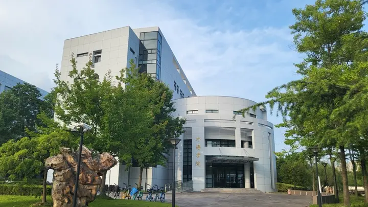华东师大新增计算语言学专业，培养AI时代“双语人才”