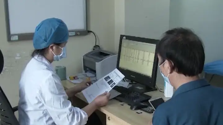 爱喝饮料的注意了!这种饮料不要直接对嘴喝,有人喝完高烧不断,医生提醒