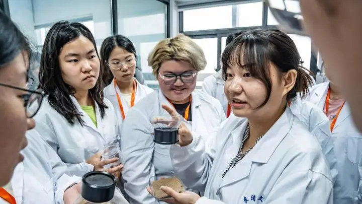 浙江杭州：青年学子走进良渚遗址与保护现场
