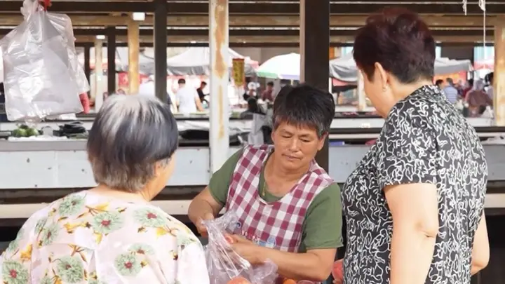 乳山“菜场诗人”王爱玲：半生烟火，半生诗意