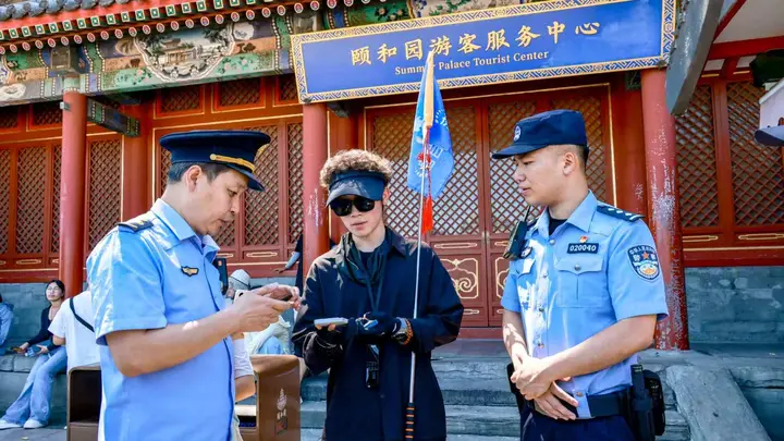 海淀警方“一园一策”护航暑期游：警力跟着人流走警务随着需求走