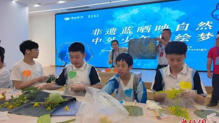 华裔青少年在恩施非遗中“穿越千年”