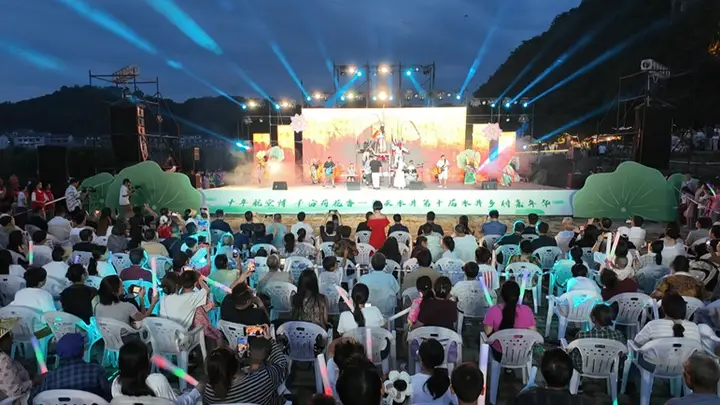 荷风十里引客来,普定水井乡村嘉年华十年盛景迎客潮
