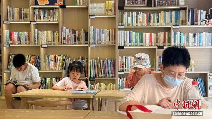 杭州社区书房日均接待超200人 暑期“小而美”特色书房成文化新地标