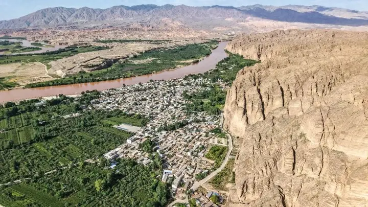 白银:黄河石林暑期游热度不减