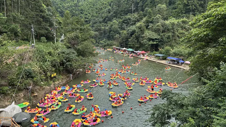 湖南平江:碧水穿村过 客从山外来