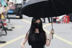虞书欣横店通勤穿搭走红被称横店时装周！夸张词条引发网友吐槽！