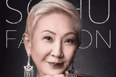 “香江最会穿衣”的女神施南生，一对翡翠耳环戴一生