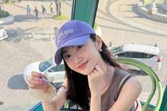 “富贵花”景甜的美貌好权威！无袖背心搭配牛仔半身裙，清爽耐看