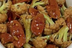 干锅花菜炒火腿肠，这盘脆嫩香辣太费饭了