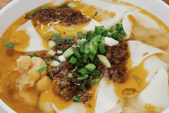 荣昌特色铺盖面，手工扯出薄韧入味江湖面食
