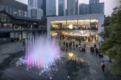 撑不住的苹果开始涨价，市值一夜跌去17900亿，有存储厂商暗讽苹果自食其果