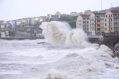 最新:“巴威”登陆地点有变!中央气象台发布今年首个暴雨红色预警!多地宣布“五停”,沪杭机场取消航班超400架次