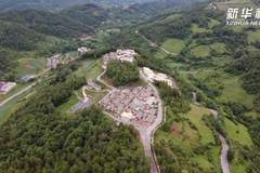 四川昭觉县:大凉山彝族村寨旧貌换新颜