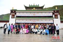 外籍摄影师看甘南:不止古寺禅韵,更有人间鲜活