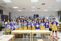 华裔青少年“沉浸式”体验中华文化，“华语侨心”暑期研学营落幕