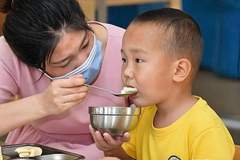 4种“错误的”喂饭，正在拖垮孩子的脾胃，很多家长却天天在喂！