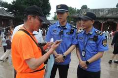 暑期游园客流攀升 海淀城管持续守护颐和园景区秩序