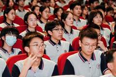 梁向阳宁波开讲《平凡的世界》 传递向上向善精神为青少年注入前行力量