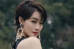 原来她是蓝盈莹母亲，离婚带女嫁上海富豪，怪不得女儿上央视大剧