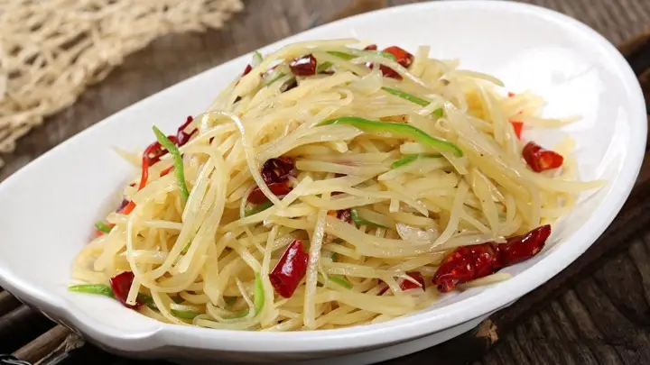 酸辣土豆丝这样做,3个关键点,米饭真的一锅不够