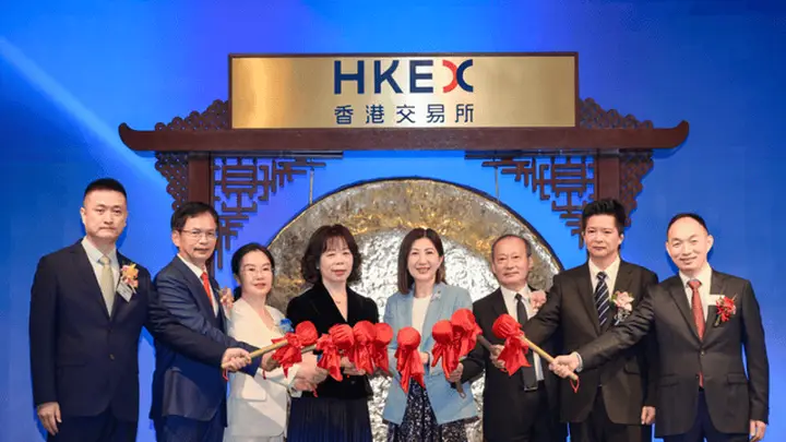 富士康打工妹拿下中国女首富,身家855亿