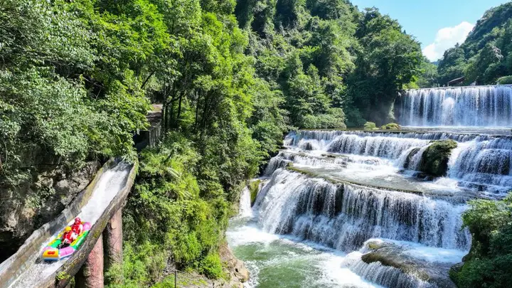 大暑避暑旅游扎堆,贵阳各景区清凉项目迎客流高峰